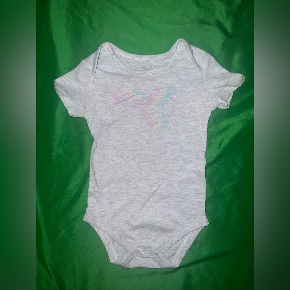 Puma Light Gray Baby Bodysuit with Pastel Logo 12 Months-Flaw